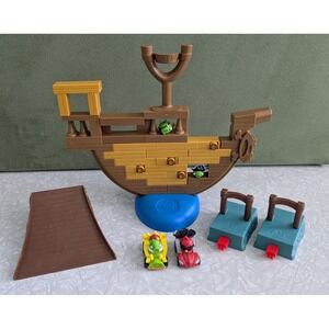 Angry Birds Go! Pirate Pig Attack Jenga Game